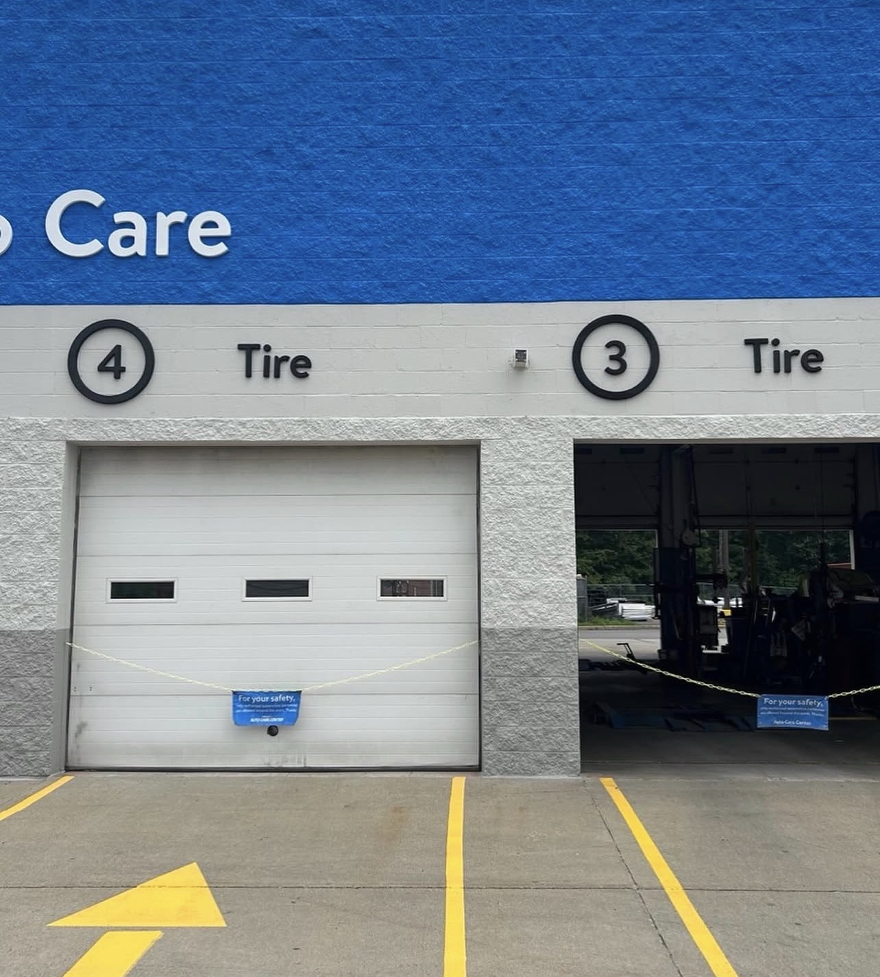 Tire service bay signage